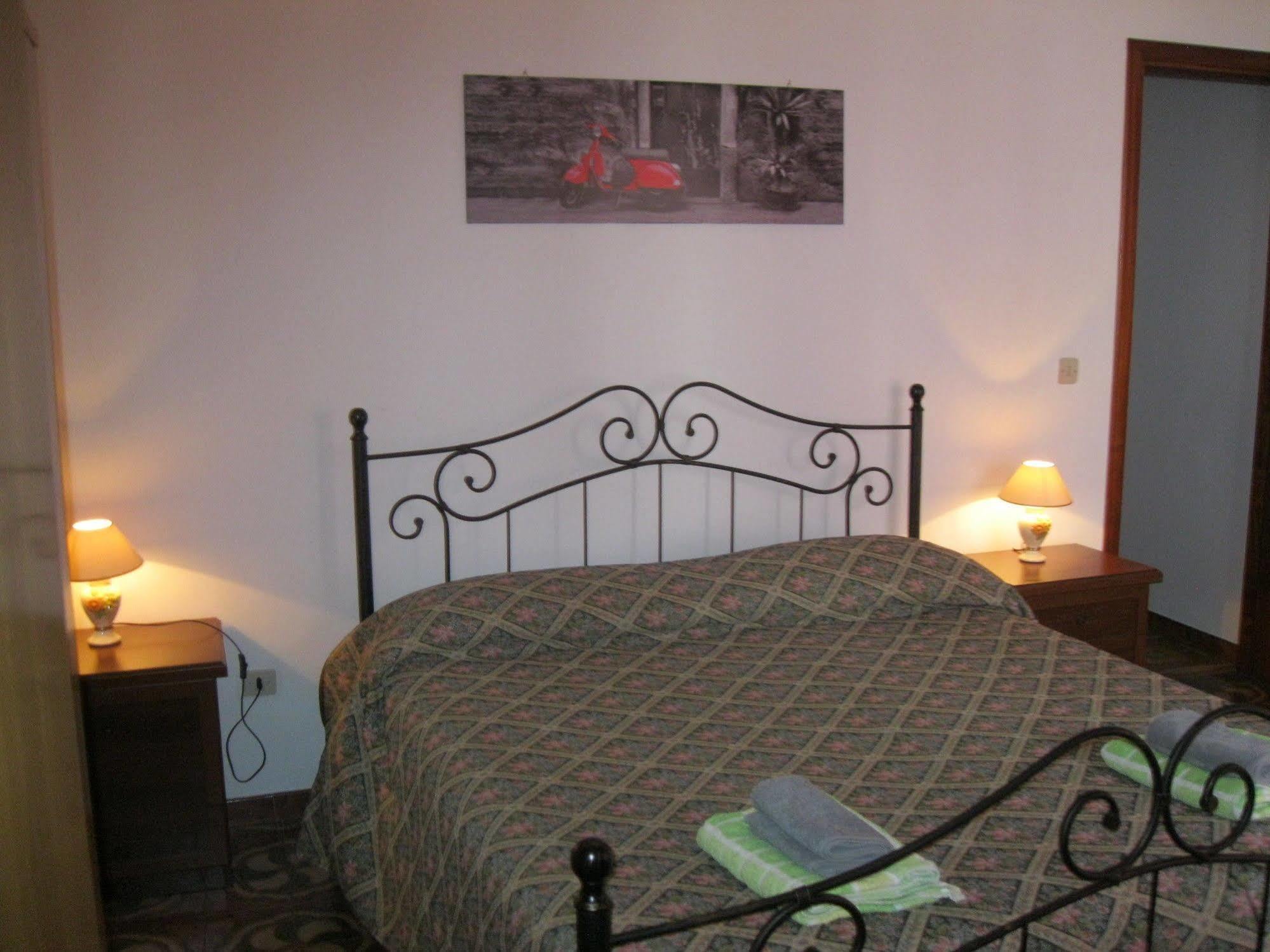 Hotel California ミラッツォ エクステリア 写真